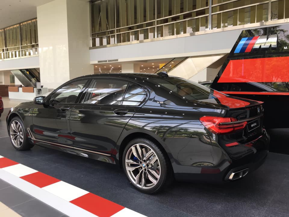 Đuôi xe M760Li xDrive