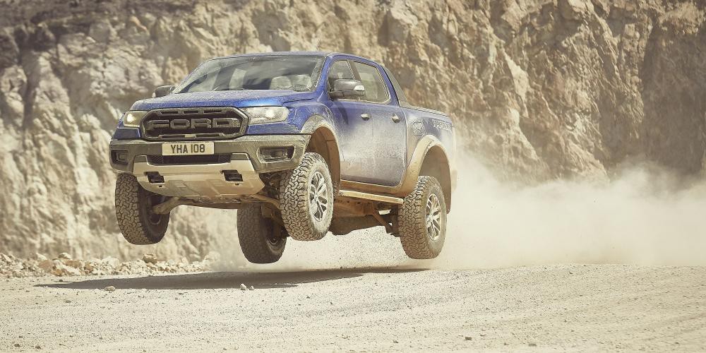 Ford Ranger 2019: Sang trọng, hầm hố nhất phân khúc 