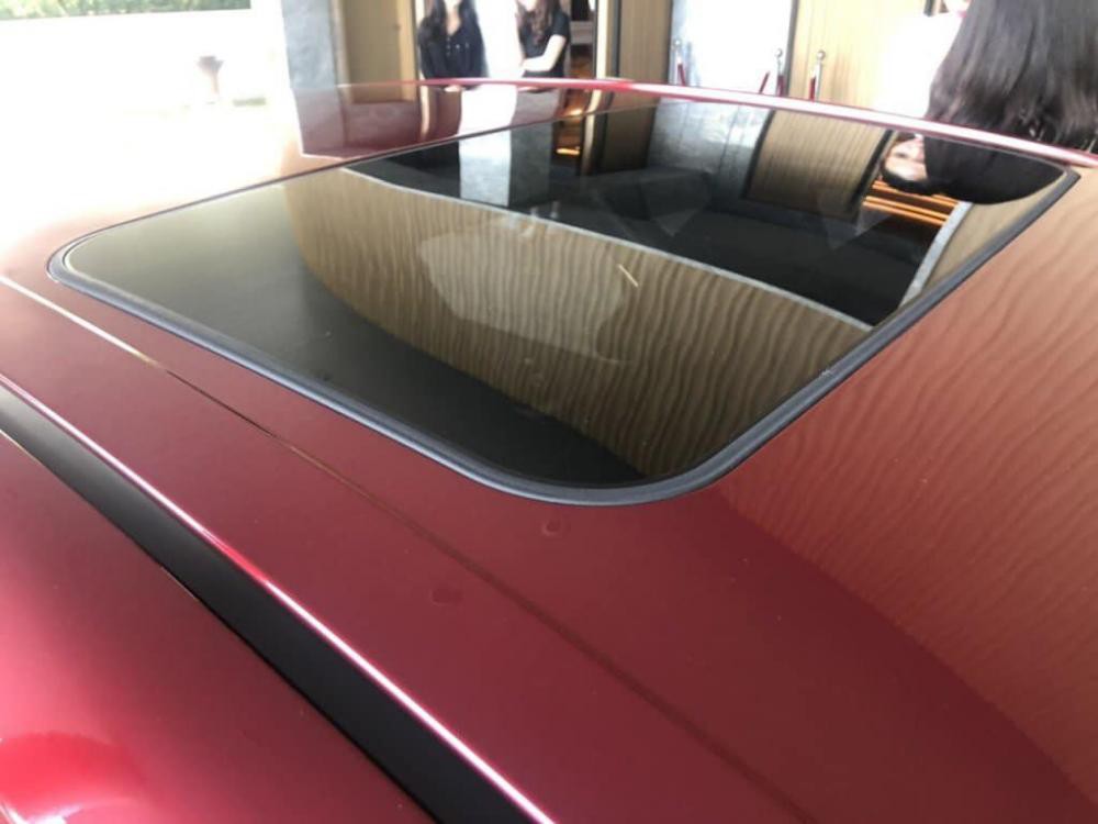 Cửa sổ trời Toyota Camry 2019