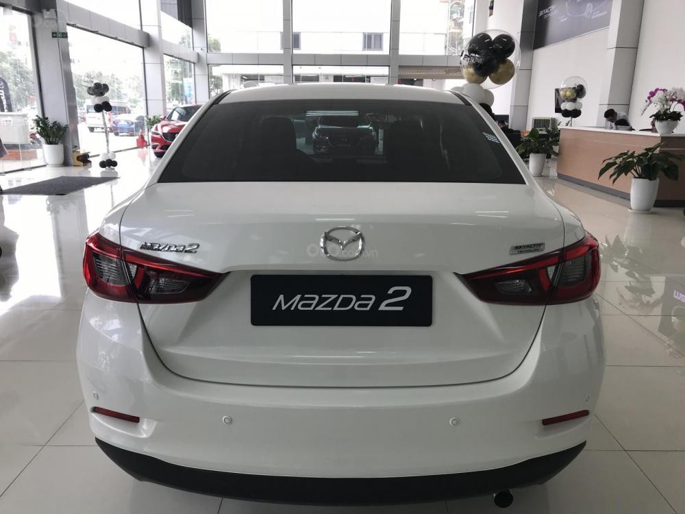 Đuôi xe Mazda 2 