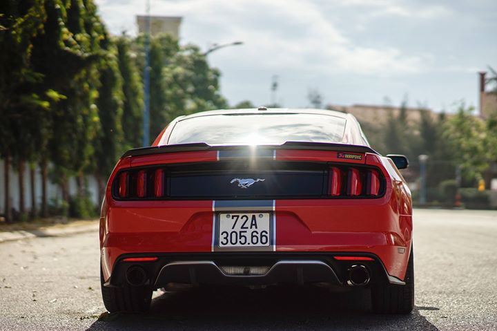 Đuôi xe Mustang 2015