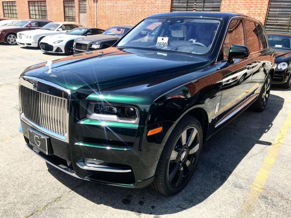 Rolls-Royce Cullinan màu xanh rêu “độc nhất vô nhị” sắp cập bến Việt Nam 1