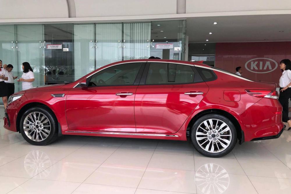 Thân xe Optima 2019