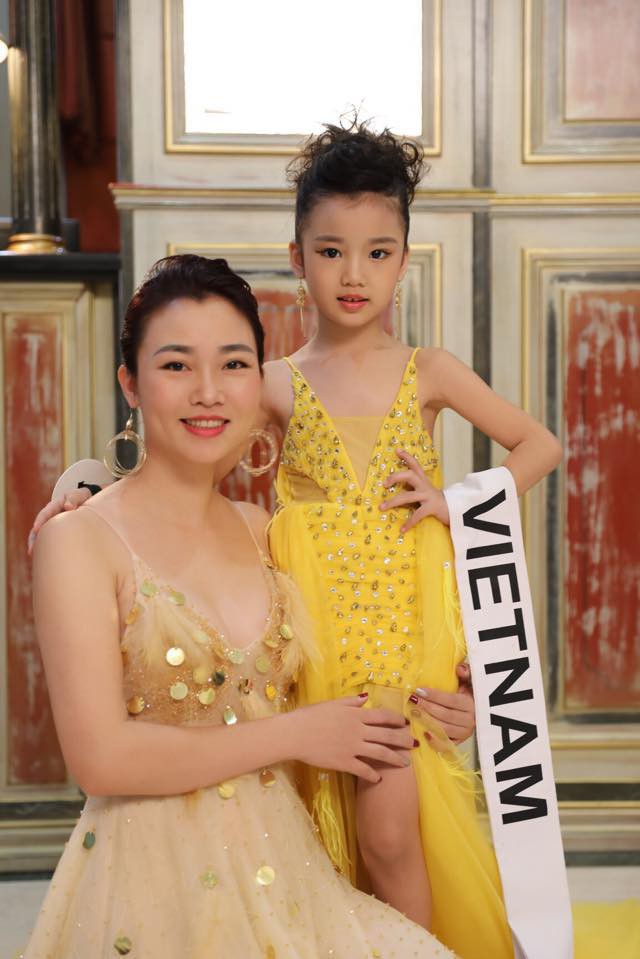 Hoa hậu hoàn vũ nhí 2019 được đi xe sang dát vàng khi trở về Việt Namsds