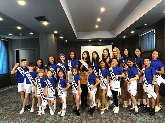 Hoa hậu hoàn vũ nhí 2019 được đi xe sang dát vàng khi trở về Việt Nam sdsd