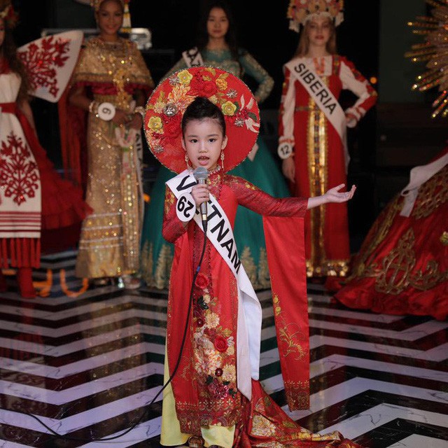 Hoa hậu hoàn vũ nhí 2019 được đi xe sang dát vàng khi trở về Việt Nam sdfr