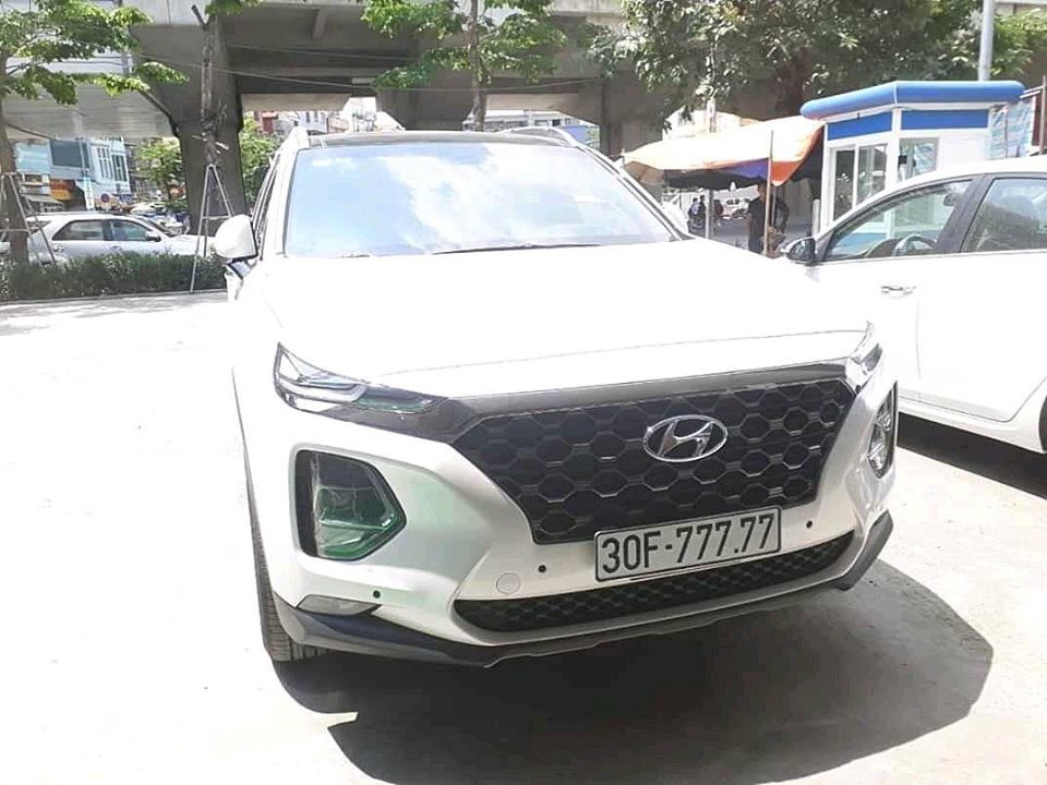 Hyundai Santa Fe - Mẫu xe giúp nhiều người “lên hương” nhờ biển số ngũ quý 1