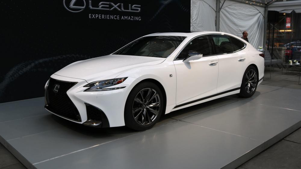 Lexus LS hiện tại giá bao nhiêu?