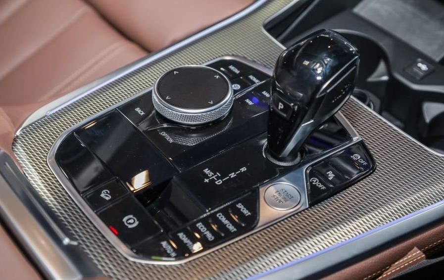 BMW X5 2019 sở hữu công nghệ an toàn Driving Assistant
