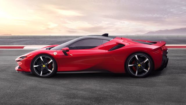 Siêu xe Ferrari SF90 Stradale mới ra mắt