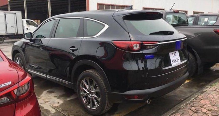 Mazda CX-8 lộ diện tại Quảng Nam được che kín logo trước thềm ra mắt