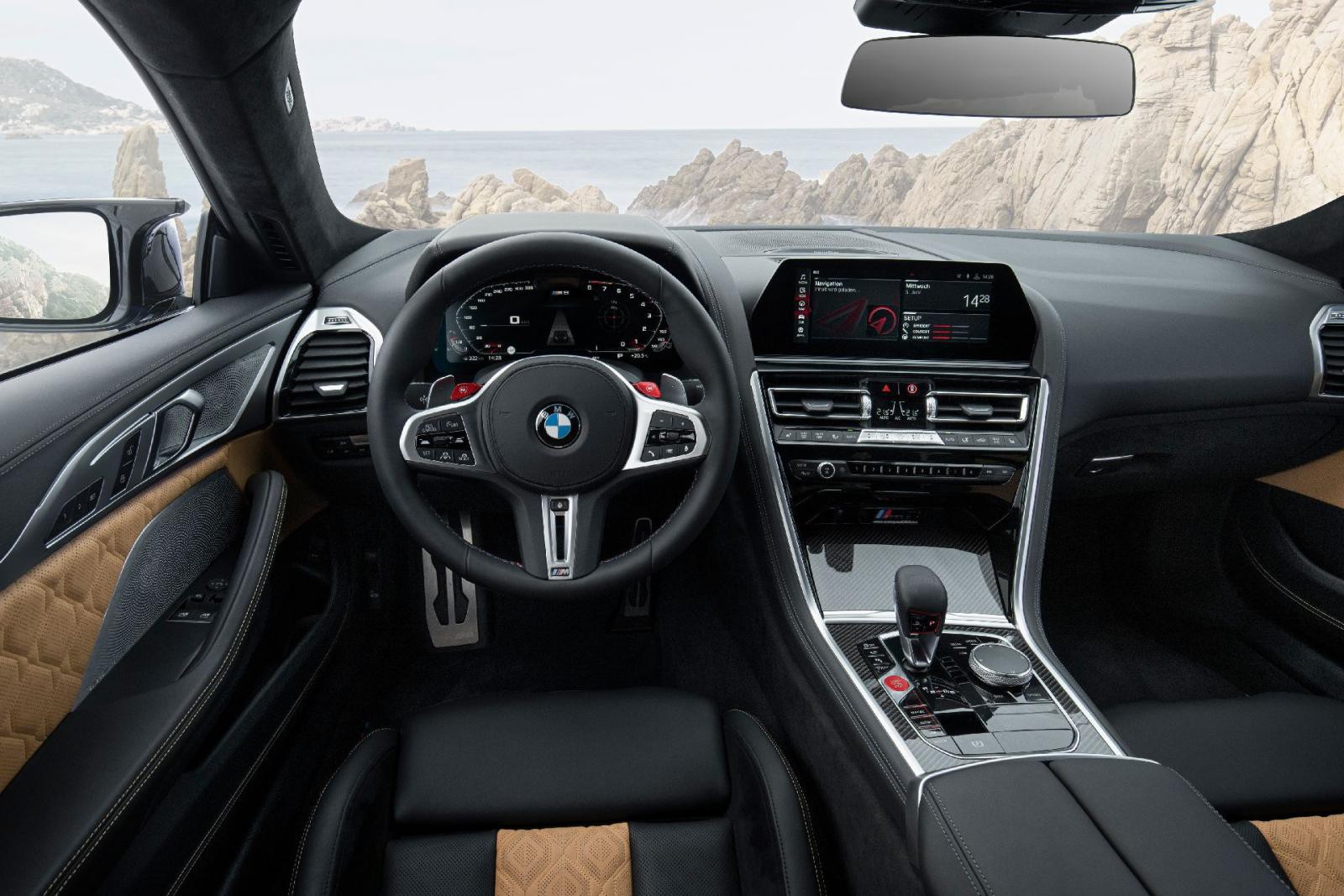 BMW M8 2020 được trang bị nhiều công nghệ hiện đại