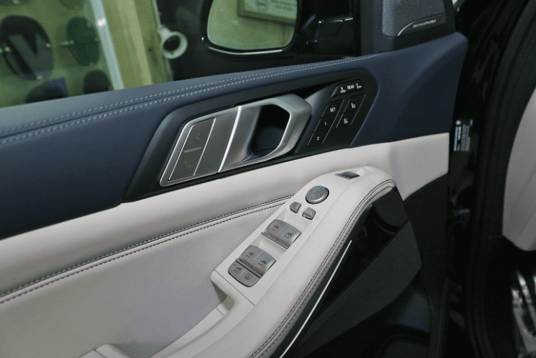 Những hàng ghế của BMW X7 đều chỉnh điện
