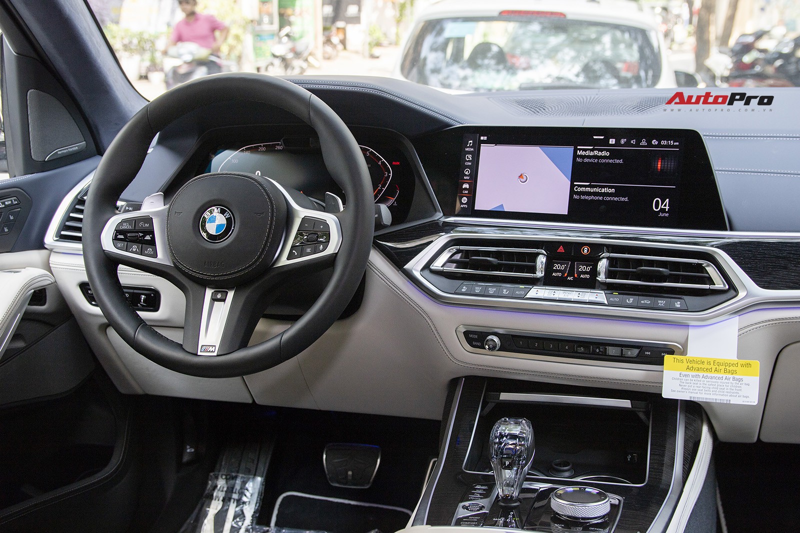BMW X7 xDrive40i M Sport sử dụng hai màn hình cảm ứng 12,3 inch cỡ lớn