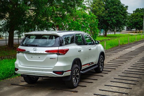 Đuôi xe Fortuner 2019