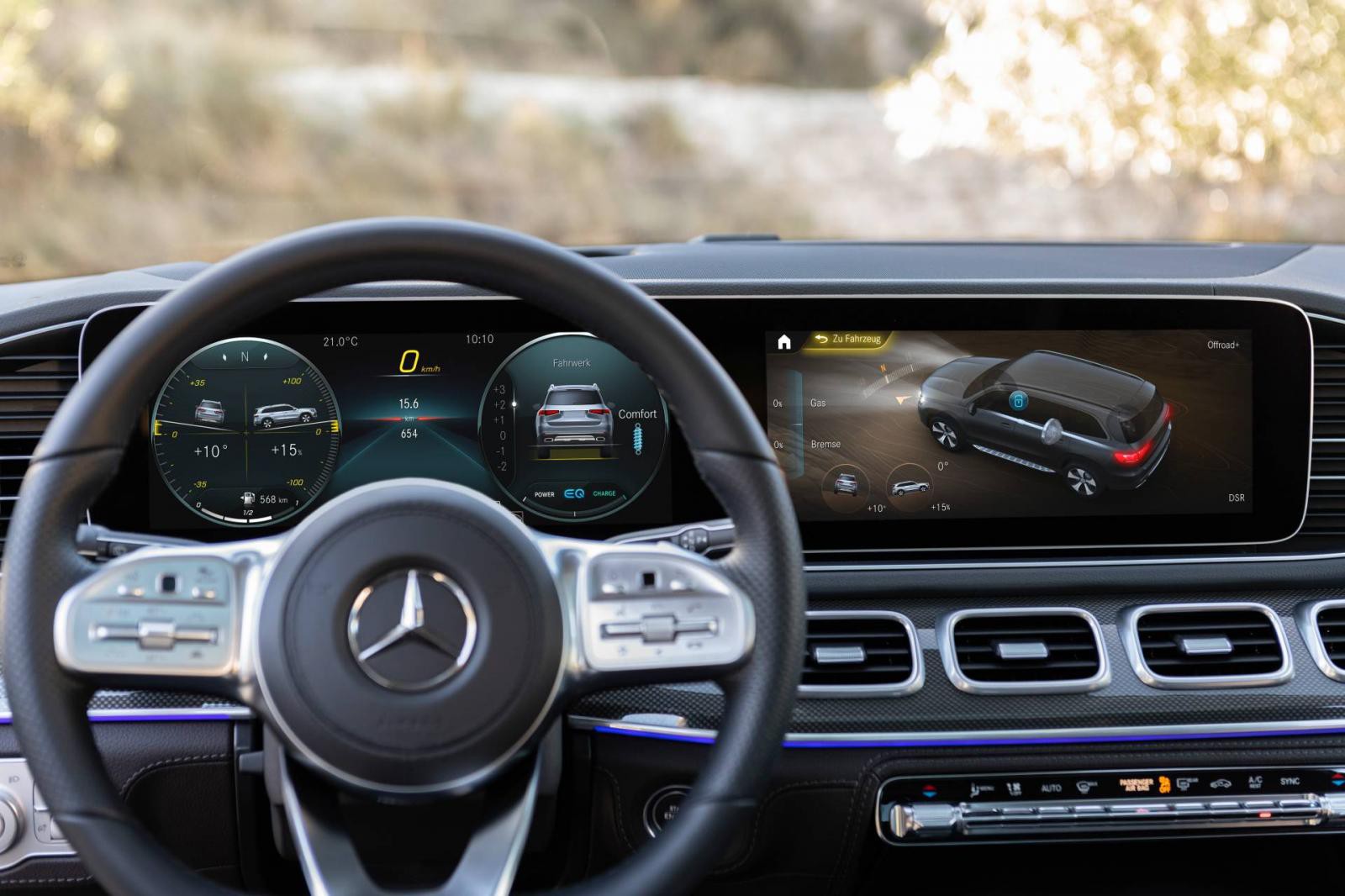 Mercedes-Benz GLS450 2020 trang bị màn hình kép