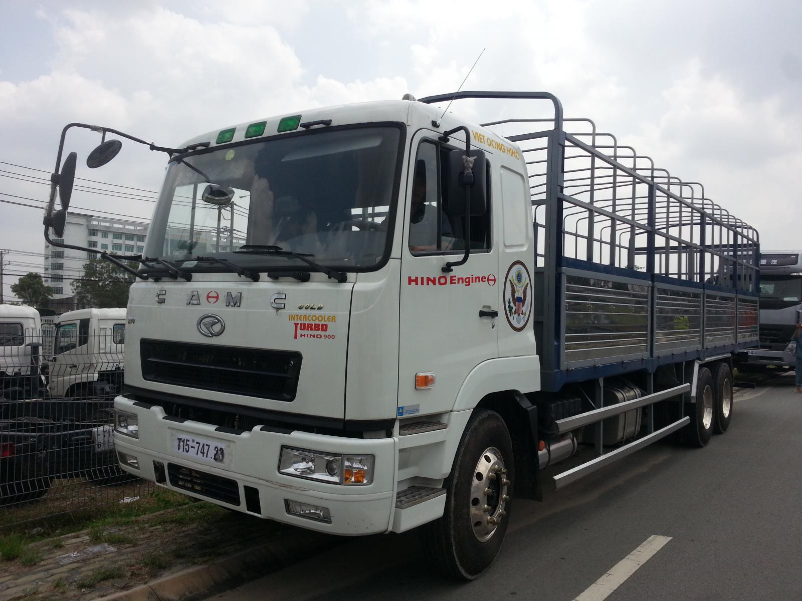 Bán ô tô Hino xe tải CAMC Hino 3 chân 15T, màu trắng, nhập khẩu nguyên ...