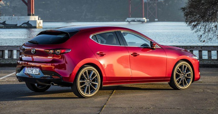 Mazda3 2019 có cả hai biến thể hatchback và sedan
