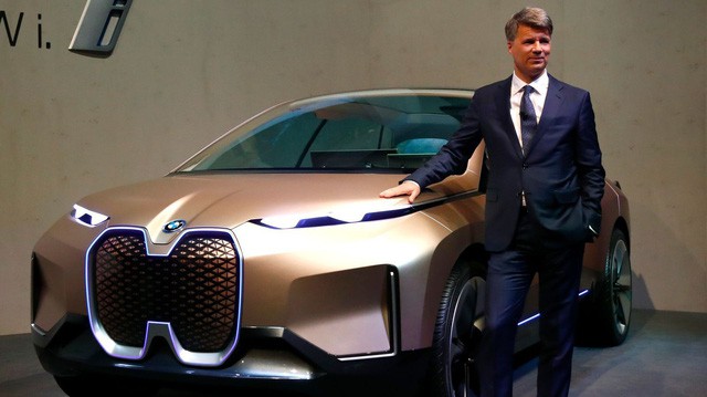 CEO BMW xin thôi việc vì để đối thủ Mercedes-Benz giành ngôi vương 1