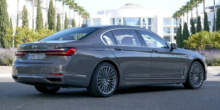 BMW 7-Series LCI 740Le trang bị đèn hậu hiệu ứng 3D