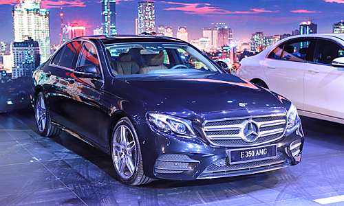 Mercedes E 350 AMG mới ra mắt triển làm Fascination 2019 tại Hà Nội hôm 10/7.