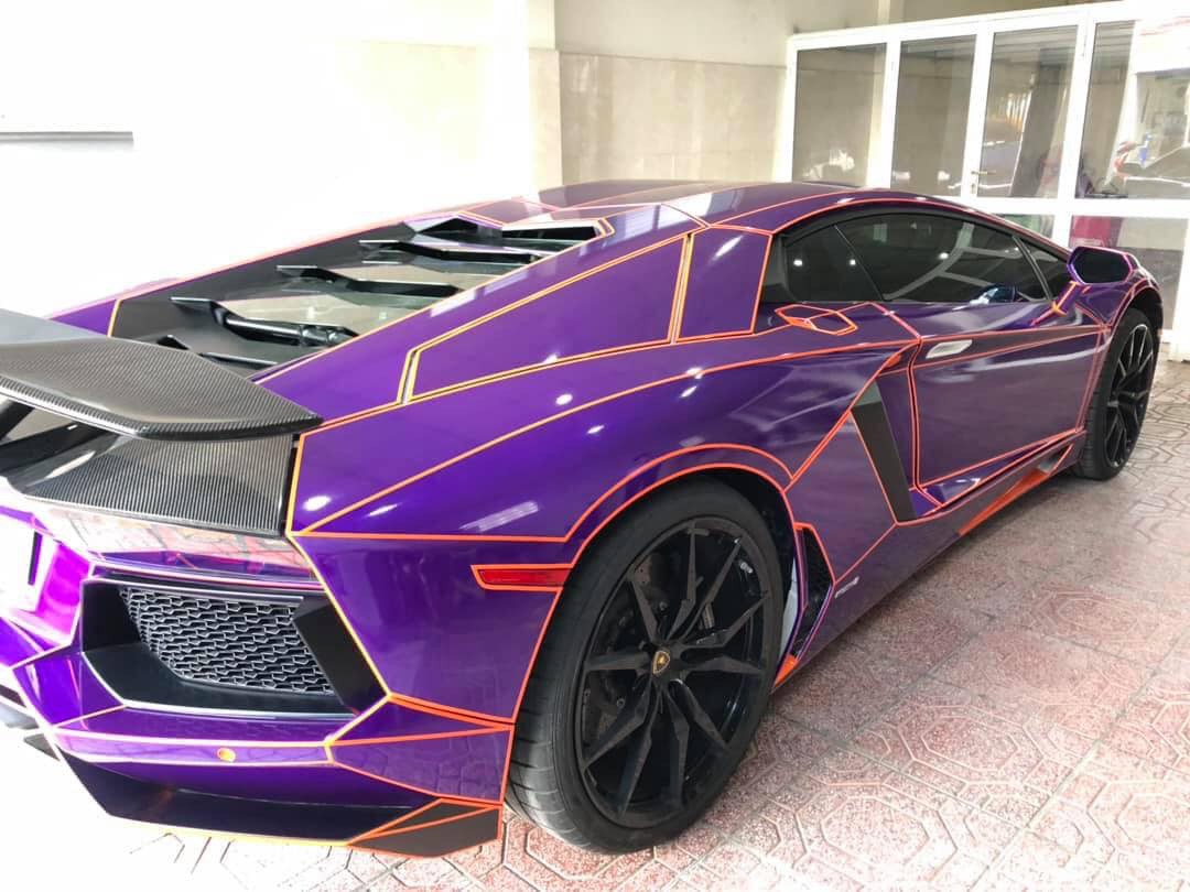 Lamborghini Aventador khoác bộ cánh Tron Legacy độc đáo giống Hoàng thân Qatar 2