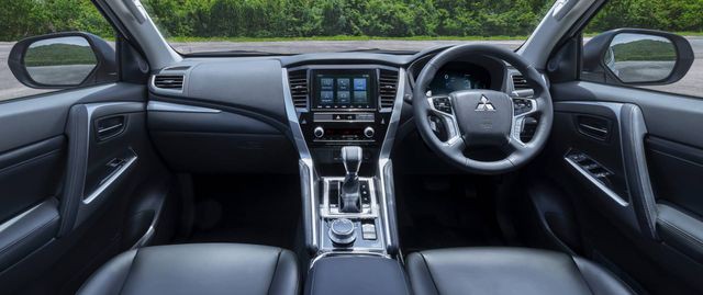 Nội thất Mitsubishi Pajero Sport 2020 nâng cấp nhiều tiện nghi hiện đại
