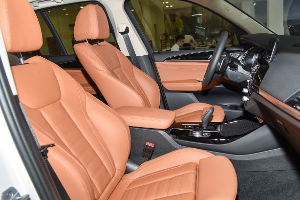 Nội thất BMW X3 2019 không có nhiều thay đổi so với thế hệ cũ