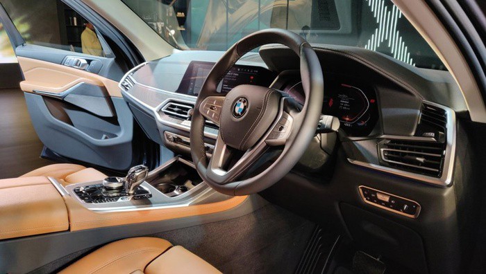 BMW X7 được trang bị hệ thống khoang lái trợ lý ảo BMW Live Cockpit Professional