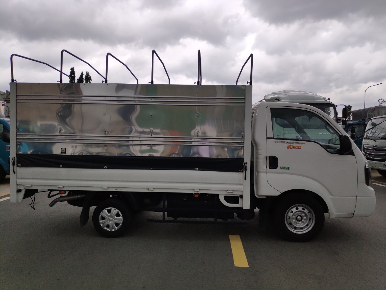 Xe tải Kia K200 1T4-1T9 thùng mui bạt 3 bửng - xe có sẵn giao ngay