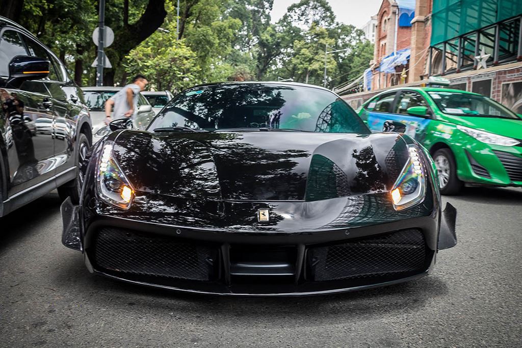 Mê mẩn siêu xe Ferrari 488 GTB độ widebody Liberty Walk độc nhất Việt Nam 4a