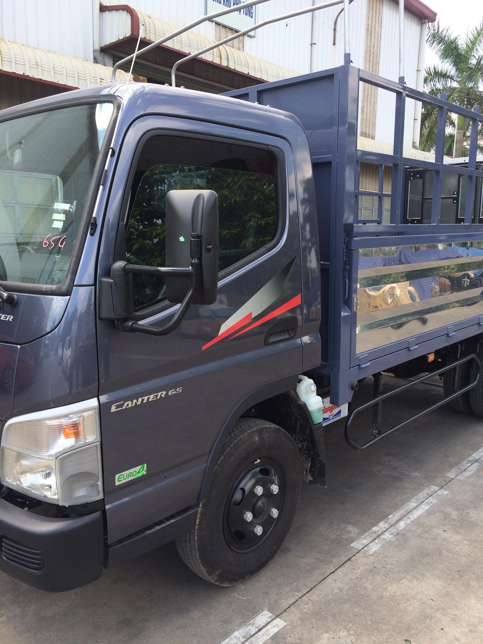 Mitsubishi Canter 2019 - Bán xe tải Nhật Bản Mitsubishi Fuso Canter tải trọng 3,5 tấn. Hỗ trợ trả góp 80%