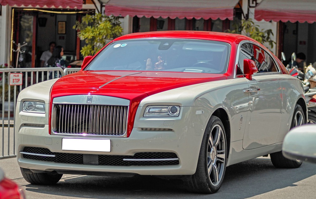 Rolls-Royce Wraith màu lạ xuất hiện trên phố Hà Nội gây choáng ngợp 1a
