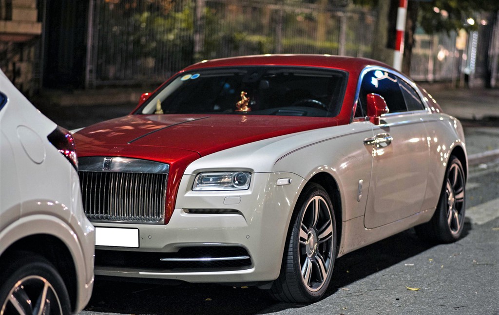 Rolls-Royce Wraith màu lạ xuất hiện trên phố Hà Nội gây choáng ngợp 9a