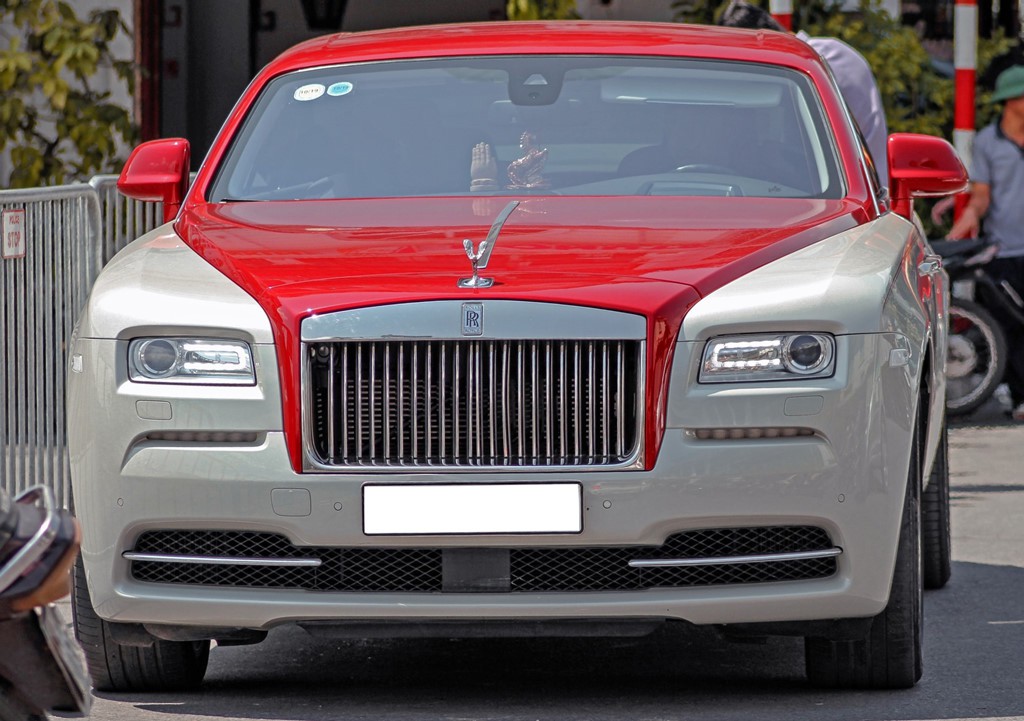 Rolls-Royce Wraith màu lạ xuất hiện trên phố Hà Nội gây choáng ngợp 7a