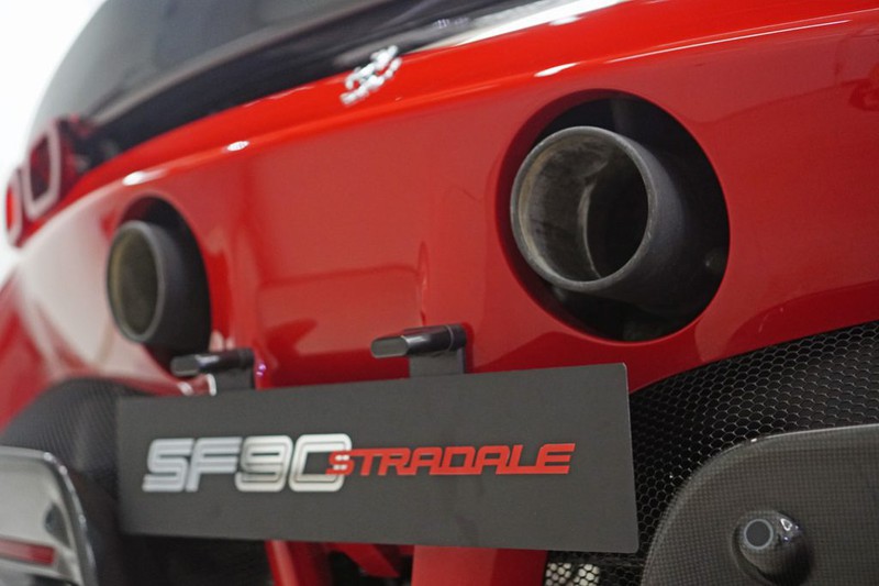 Siêu xe Ferrari SF90 Stradale hybrid ra mắt thị trường Singapore 6a