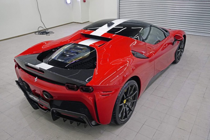 Siêu xe Ferrari SF90 Stradale hybrid ra mắt thị trường Singapore 14a