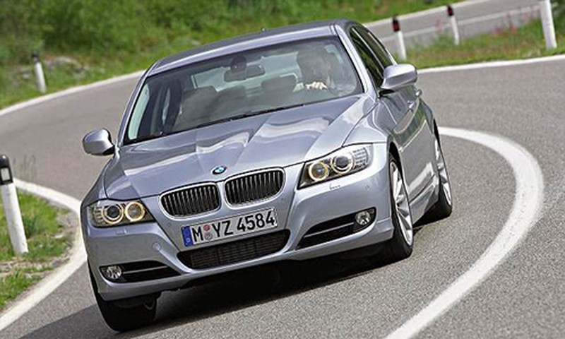 Triệu hồi BMW 3-Series tại Ba Lan vì lỗi tựa đầu giảm chấn 1a