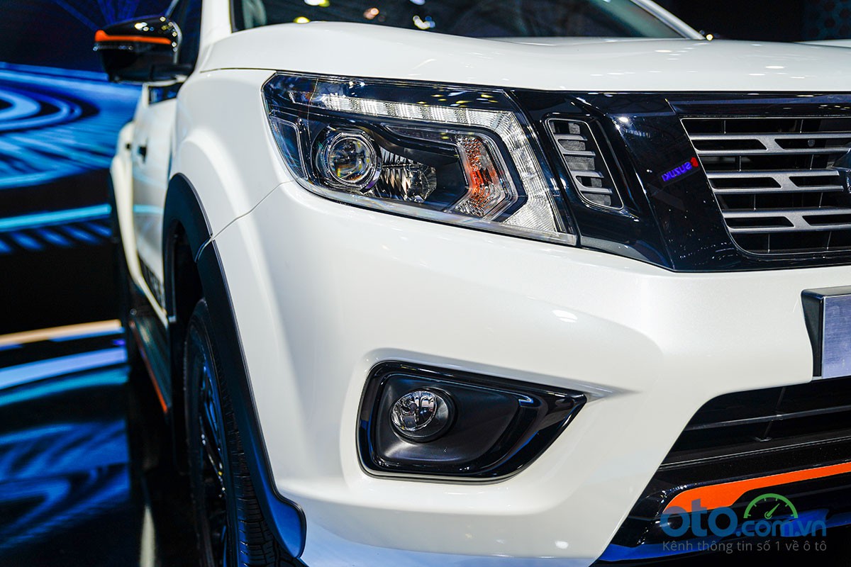 Nissan Navara Black Edition A-IVI nổi bật tại VMS 2019, giá 835 triệu đồng 14a