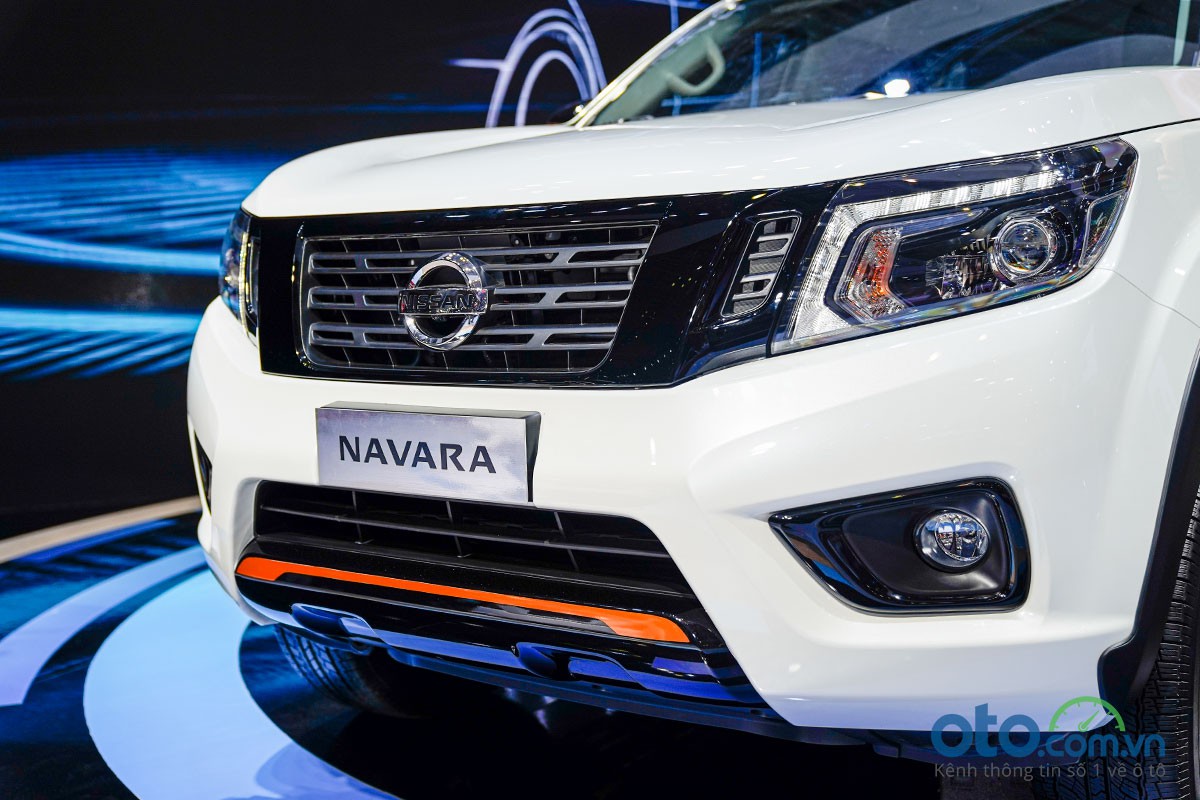 Nissan Navara Black Edition A-IVI nổi bật tại VMS 2019, giá 835 triệu đồng 12a