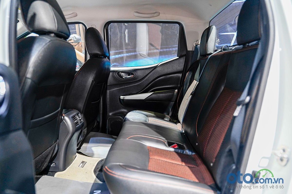 Nissan Navara Black Edition A-IVI nổi bật tại VMS 2019, giá 835 triệu đồng 7a