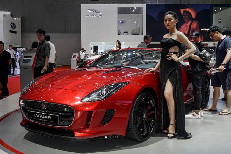 Jaguar F-Type R Convertible tại Việt Nam có giá hơn 10 tỷ 1a