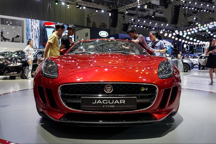 Jaguar F-Type R Convertible tại Việt Nam có giá hơn 10 tỷ 3a