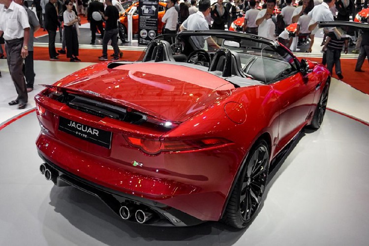 Jaguar F-Type R Convertible tại Việt Nam có giá hơn 10 tỷ 8a
