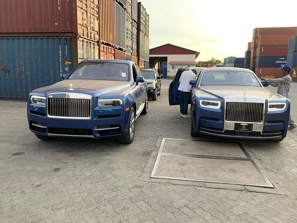 Cặp Rolls-Royce đồng loạt được khui công