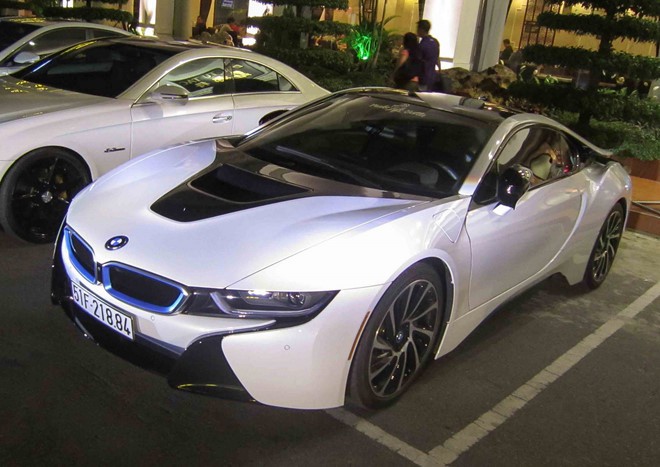 Siêu xe BMW i8 đại hạ giá chỉ 3 tỷ đồng ở Hà Nội