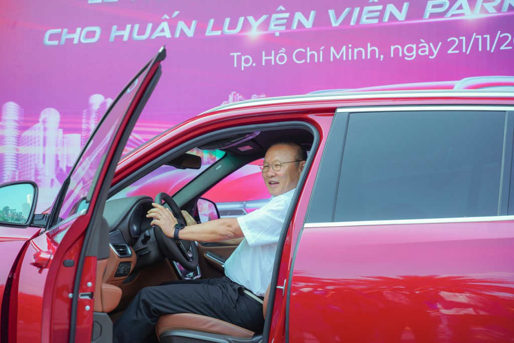 HLV Park sẽ tự lái VinFast LUX SA2.0 tại Việt Nam