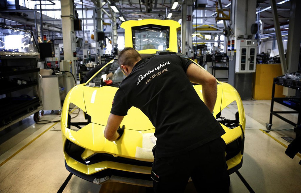 Lamborghini phải đóng cửa nhà máy vì sự bùng nổ của COVID-19