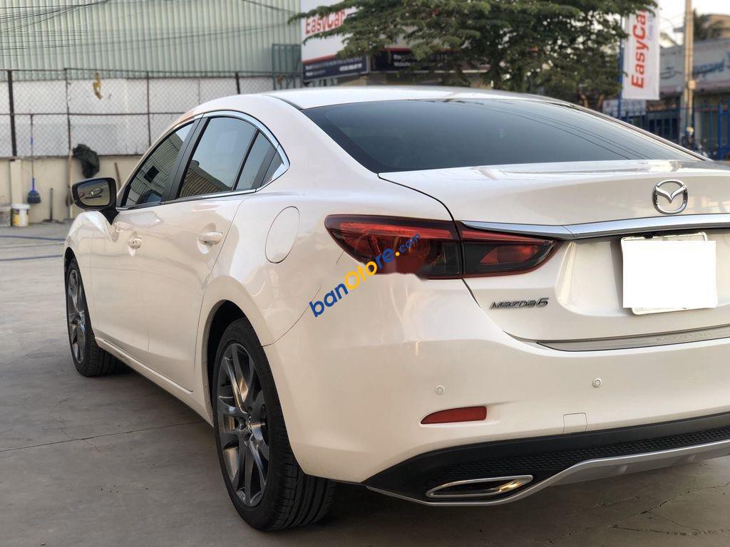 Bán Mazda 6 năm 2017, màu trắng số tự động, giá chỉ 769 triệu