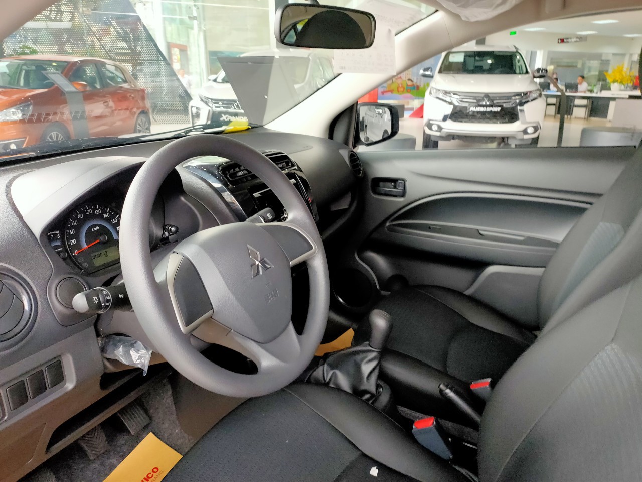 Cần bán Mitsubishi Attrage mới 2021, màu trắng, nhập khẩu, rẻ nhất Quảng Nam Đà Nẵng